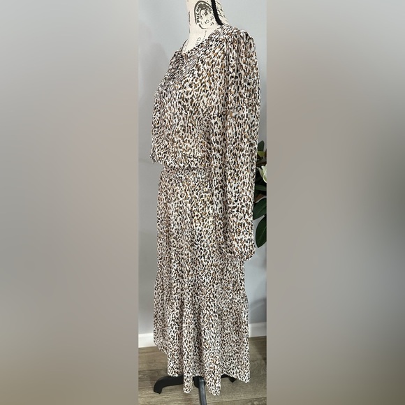 π Pleated Midi Dress β Cheetah Print π - Picture 9 of 13